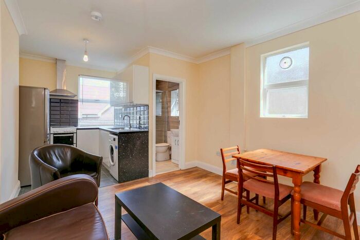 1 Bedroom Flat To Rent In Northfield Avenue, Ealing, W5