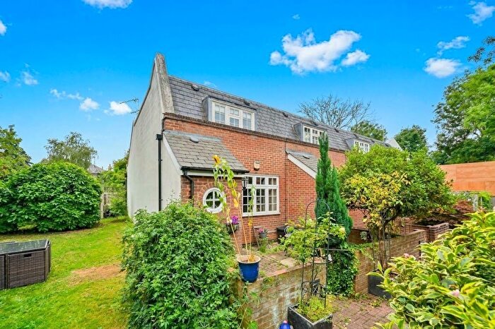 2 Bedroom End Of Terrace House To Rent In Langford Close, Acton, W3