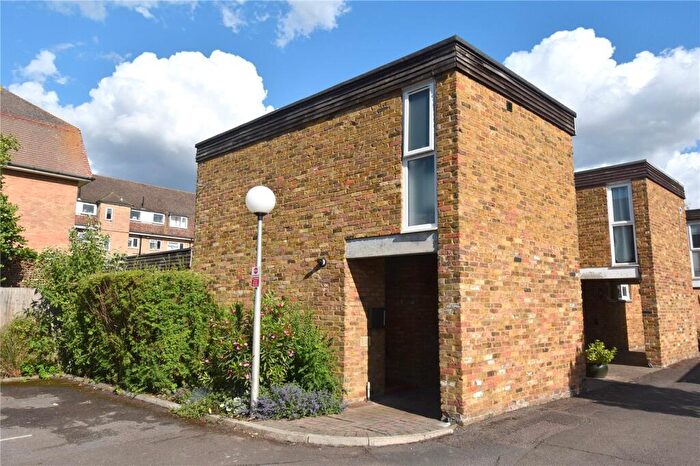3 Bedroom End Of Terrace House For Sale In Fairacre, Acacia Grove, New Malden, KT3