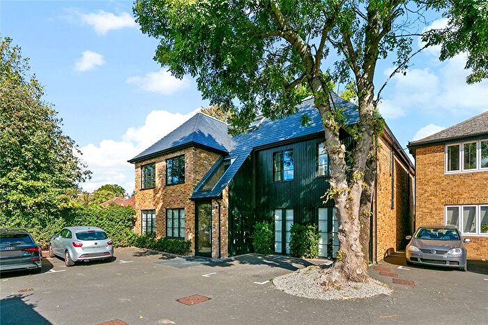 2 Bedroom Flat For Sale In Bembridge House, Hampton Hill, TW12
