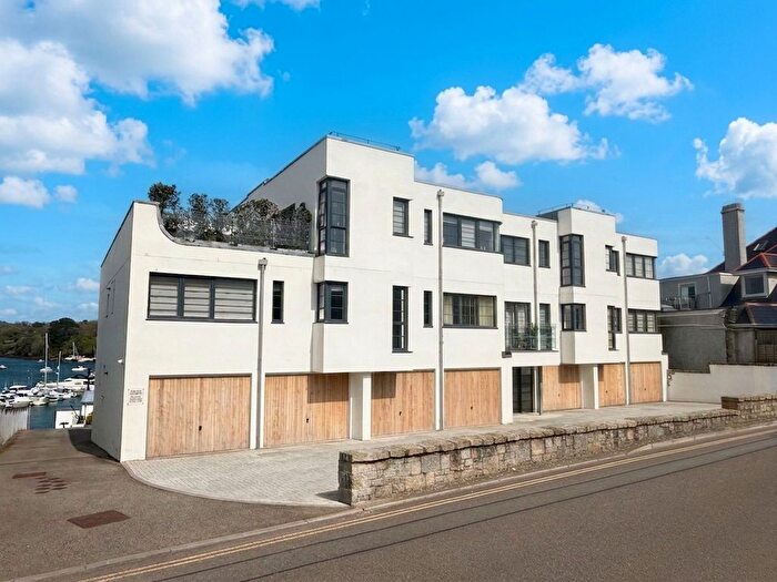 2 Bedroom Flat For Sale In North Parade, Falmouth, TR11