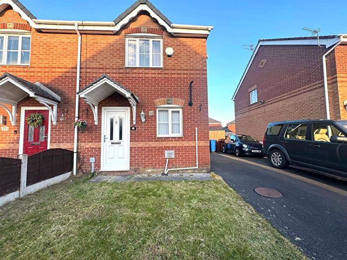 2 Bedroom Semi-Detached House For Sale In Lees Park Way, Droylsden, Manchester, M43