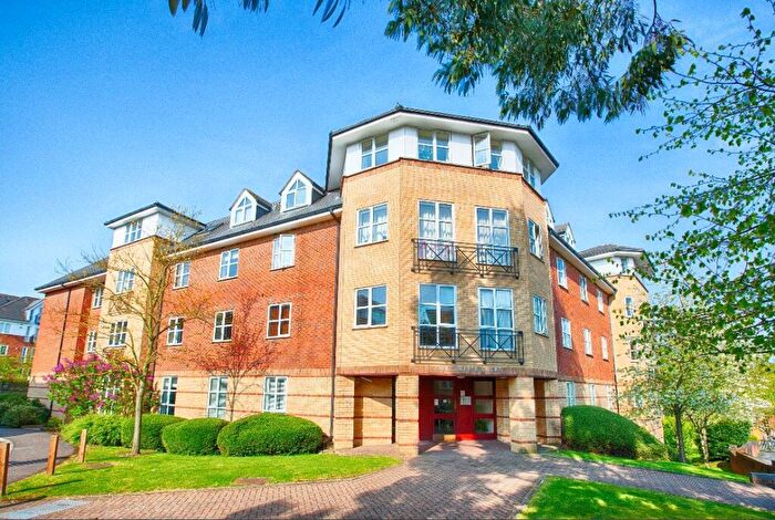 2 Bedroom Apartment For Sale In Dorchester Court, Dexter Close, St. Albans, Hertfordshire, AL1