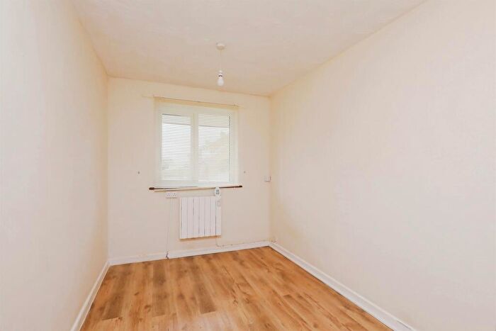 2 Bedroom Flat For Sale In Laburnum Crescent, Dereham, NR19