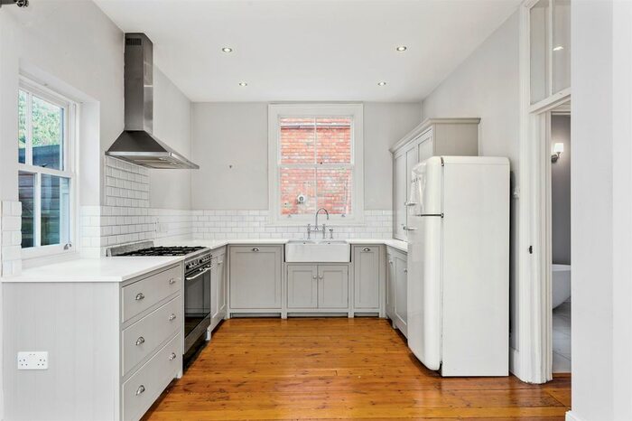 2 Bedroom Flat To Rent In Brouncker Road, London, W3