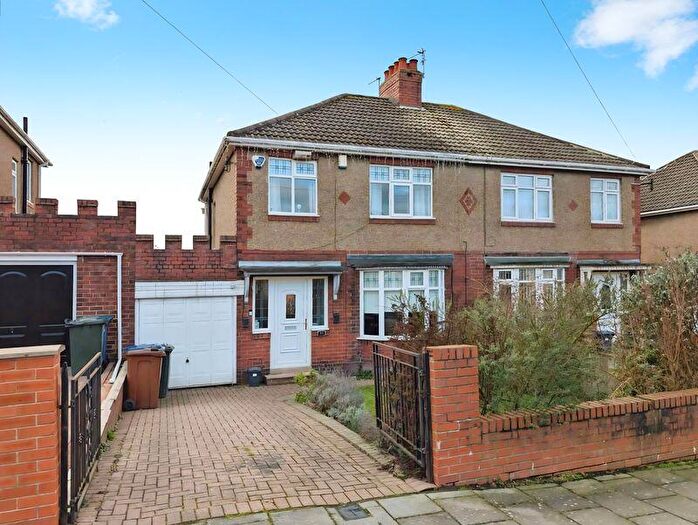 3 Bedroom Semi Detached House For Sale In Earls Drive, Denton Burn, Newcastle Upon Tyne, NE15