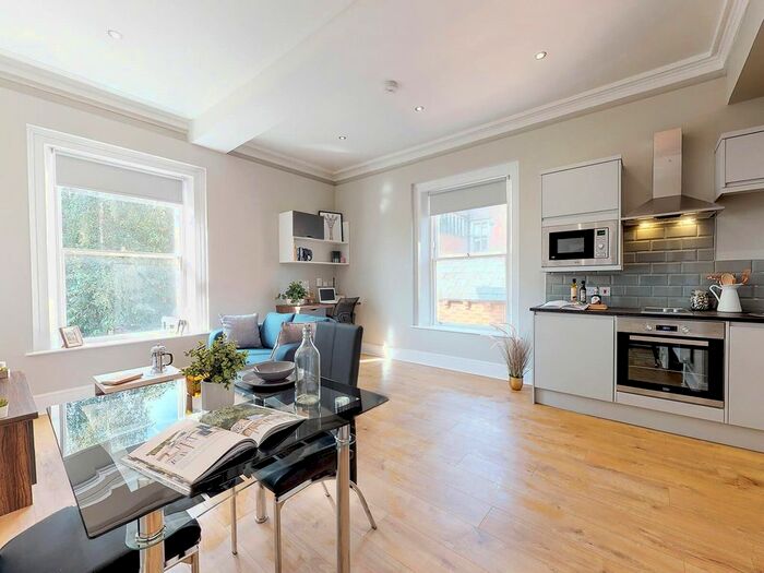 1 Bedroom Flat To Rent In Apt, Springfield Mount #, LS2