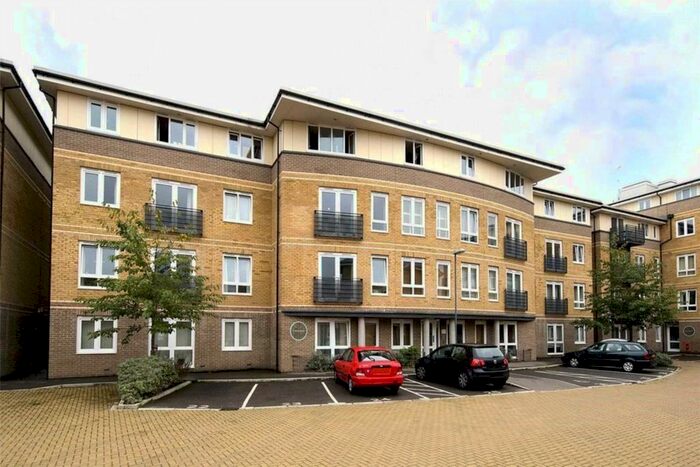 1 Bedroom Flat To Rent In Crowngate House, Hereford Road, E3