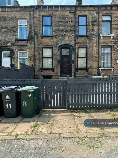 3 Bedroom Terraced House To Rent In Vine Terrace East, Bradford, BD8