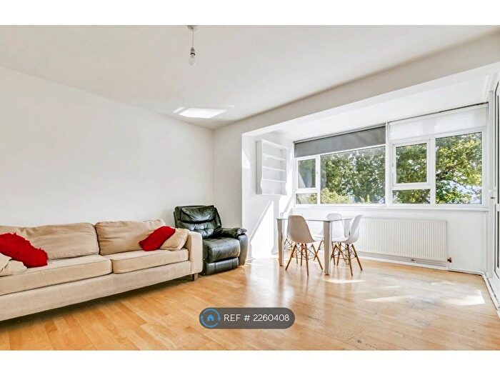 3 Bedroom Flat To Rent In Weydown Close, London, SW19