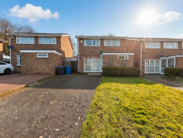 4 Bedroom Detached House For Sale In Cottagewell Court, Standens Barn, Northampton, NN3