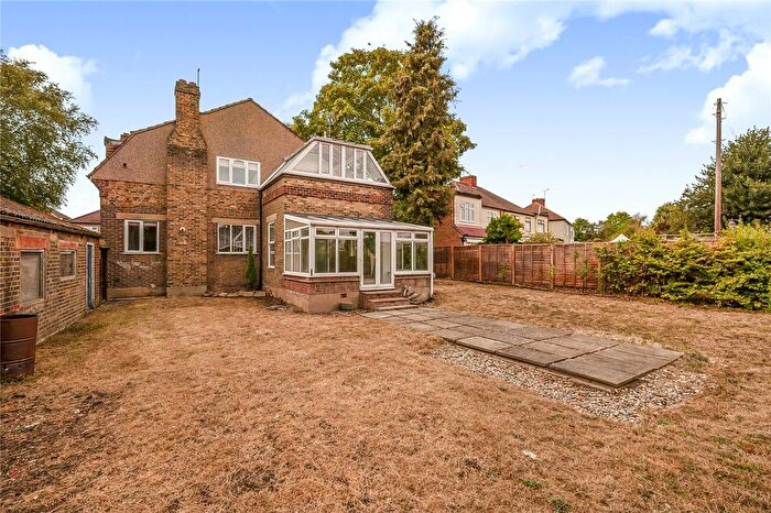 3 Bedroom Flat To Rent In Selwyn Crescent, Welling, DA16