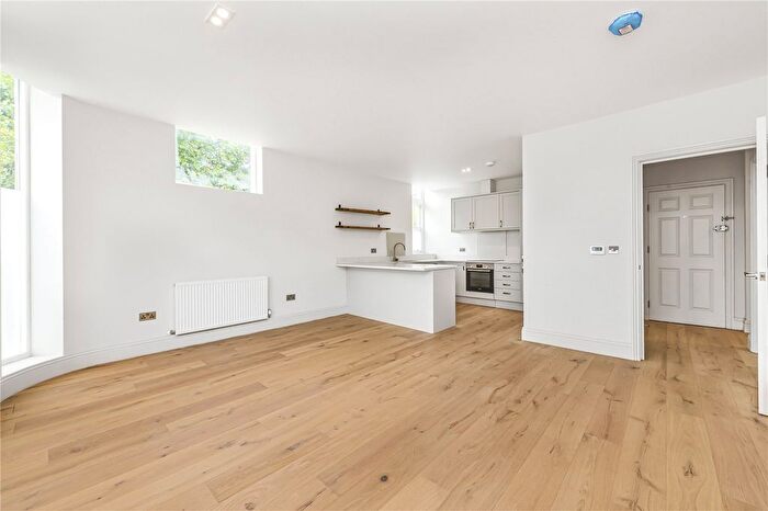 3 Bedroom Flat To Rent In Allfarthing Lane, London, SW18