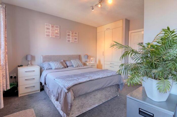 3 Bedroom End Of Terrace House For Sale In Birchwood View, Gainsborough, DN21