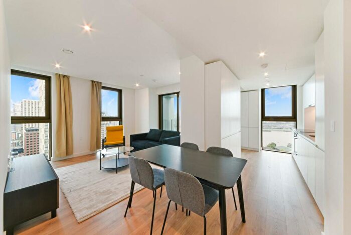 2 Bedroom Apartment To Rent In One Thames Quay, Marsh Wall, London, E14