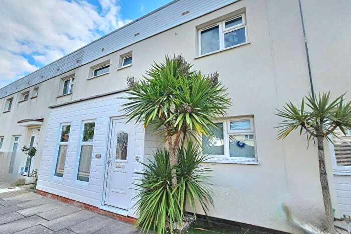 4 Bedroom Terraced House For Sale In Rodney Close, Gosport, PO13