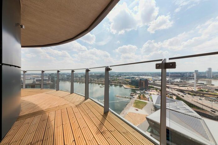 3 Bedroom Flat To Rent In Gateway Tower, Western Gateway, Royal Victoria, London, E16