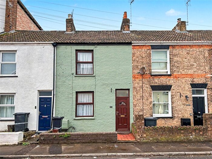 2 Bedroom Terraced House For Sale In Thomas Street, Taunton, TA2