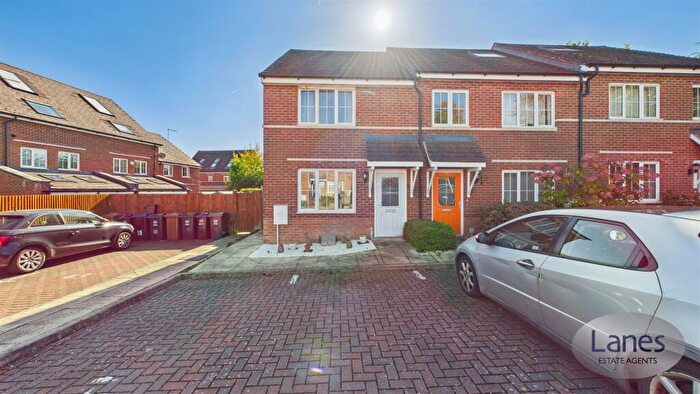 2 Bedroom End Of Terrace House For Sale In Stoney Fields, Watton At Stone, SG14