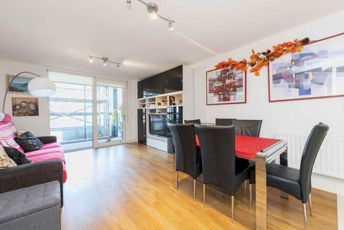 3 Bedroom Flat To Rent In Dalston Square, London, E8