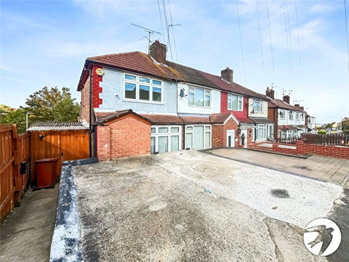 2 Bedroom End Of Terrace House To Rent In Hawthorn Road, Rochester, Kent, ME2