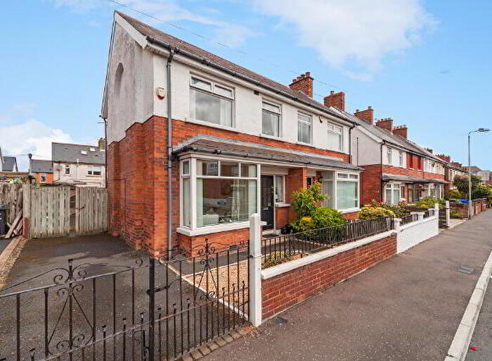 3 Bedroom End Of Terrace House For Sale In Loopland Park, Belfast, BT6