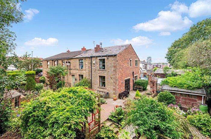 4 Bedroom Semi-Detached House For Sale In Rochdale Road, Shaw, OL2