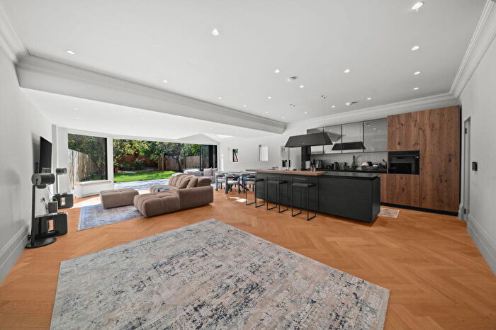 6 Bedroom Semi-Detached House For Sale In St. Gabriels Road, London, NW2