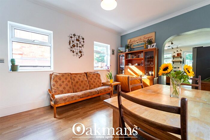 5 Bedroom Semi-detached House For Sale In Woodland Road, Northfield, Birmingham, B31