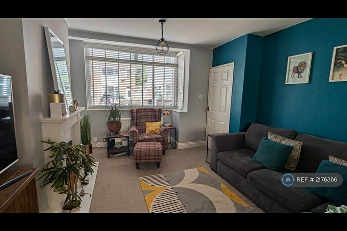 3 Bedroom Semi-Detached House To Rent In Lynn Drive, Droylsden, Manchester, M43