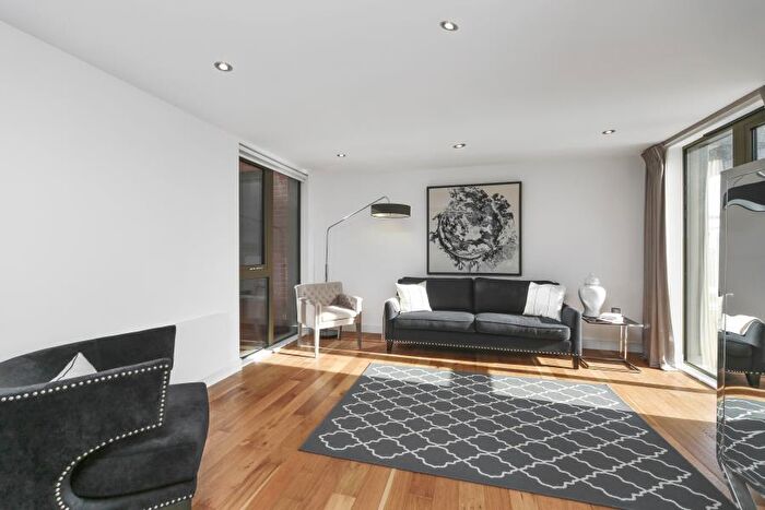 2 Bedroom Flat To Rent In Regents Park Road, Finchley Central, London, N3