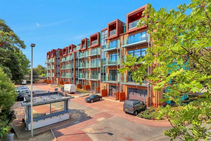 1 Bedroom Flat To Rent In Jessop Court, Uxbridge, UB8