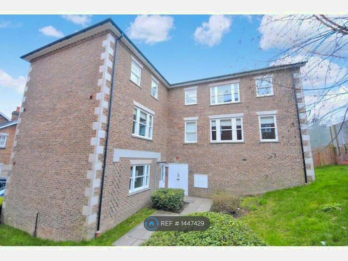 2 Bedroom Flat To Rent In Archer Place, Bishop's Stortford, CM23