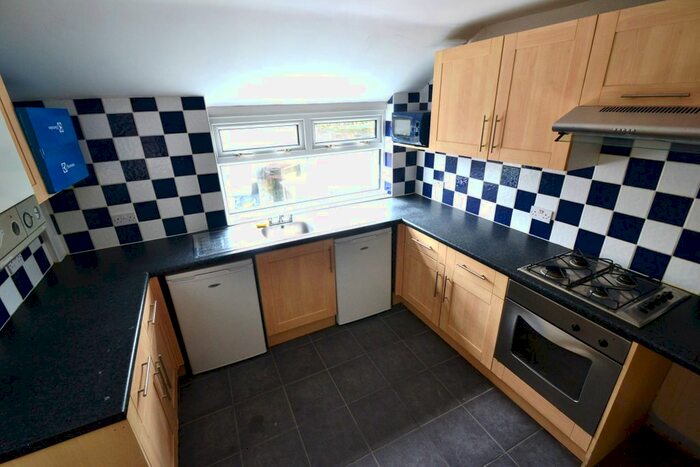 2 Bedroom Flat To Rent In Malefant Street, Cathays, Cardiff, CF24