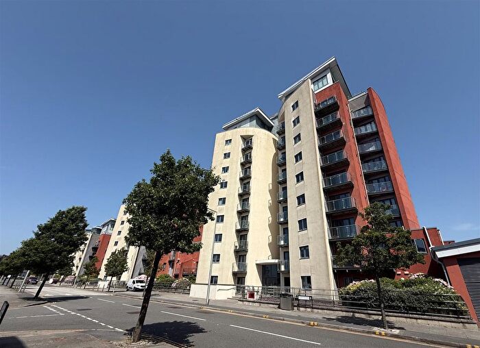 2 Bedroom Flat For Sale In South Quay, Kings Road Marina, Swansea, SA1