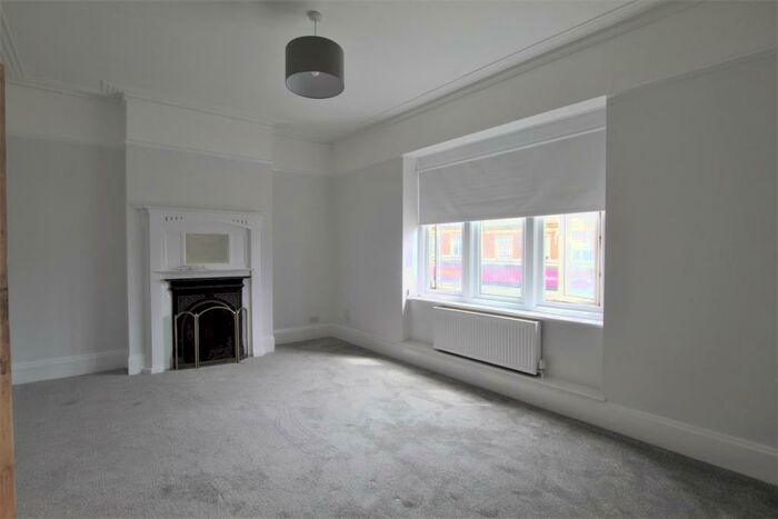 1 Bedroom Flat To Rent In Green Lanes, (), Palmers Green, N13