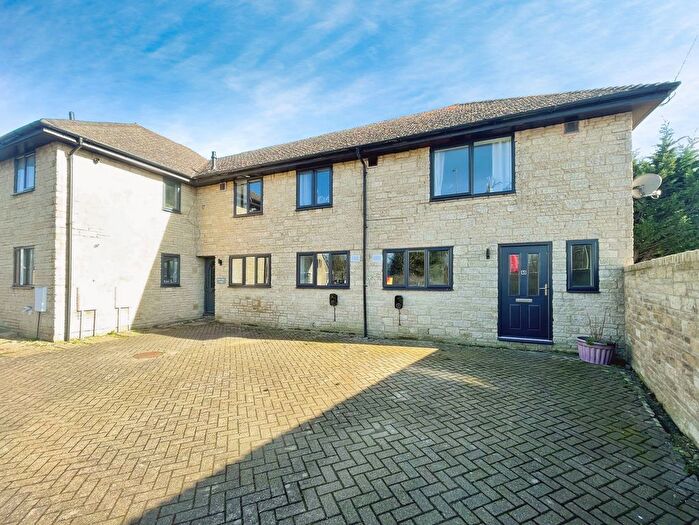 2 Bedroom Flat For Sale In Woodstock Road East, Begbroke, OX5