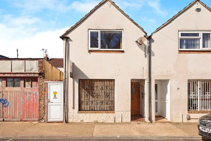 2 Bedroom Semi-Detached House For Sale In Clarkes Road, Portsmouth, PO1