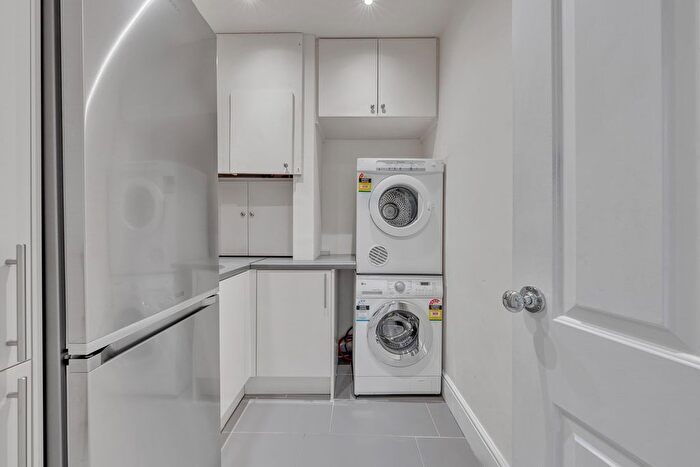 5 Bedroom Detached House To Rent In Valley Road, Rickmansworth, WD3