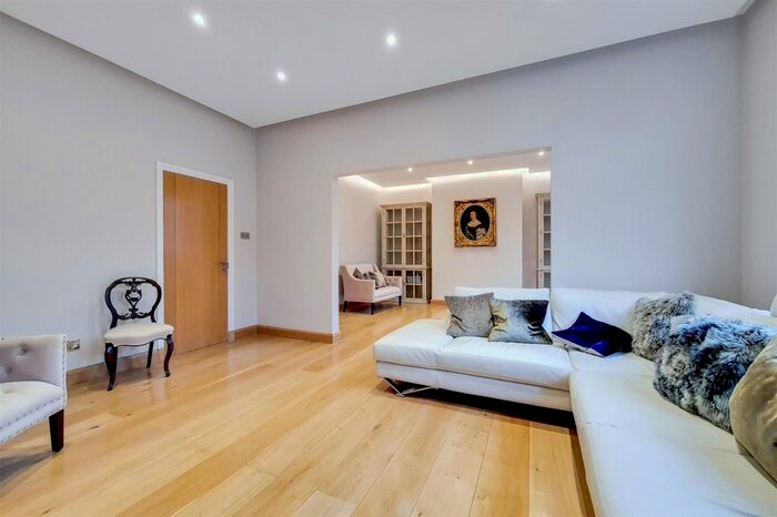 3 Bedroom Flat To Rent In New Cavendish Street, London, W1G