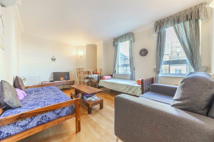 2 Bedroom Apartment To Rent In Lanark Square, Canary Wharf, London, E14
