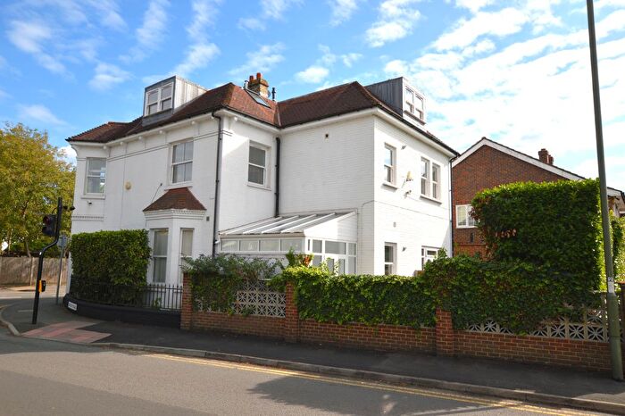1 Bedroom Flat For Sale In Green Street, Sunbury-On-Thames, TW16