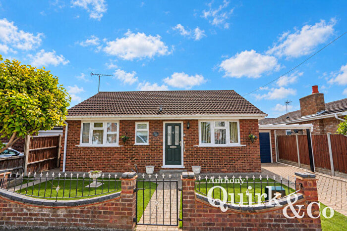2 Bedroom Detached Bungalow For Sale In Paarl Road, Canvey Island, SS8