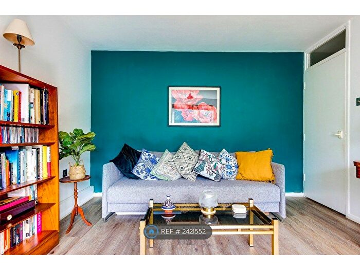 2 Bedroom Flat To Rent In Park Close, London, E9