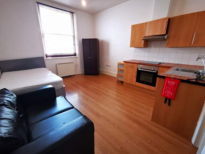 Flat To Rent In Holland Road, Hove, East Sussex, BN3