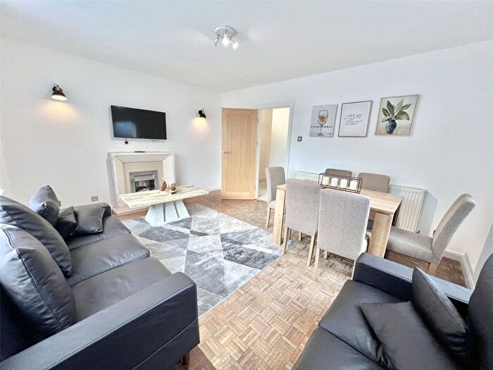 2 Bedroom Maisonette To Rent In Beechwood Rise, Watford, Hertfordshire, WD24