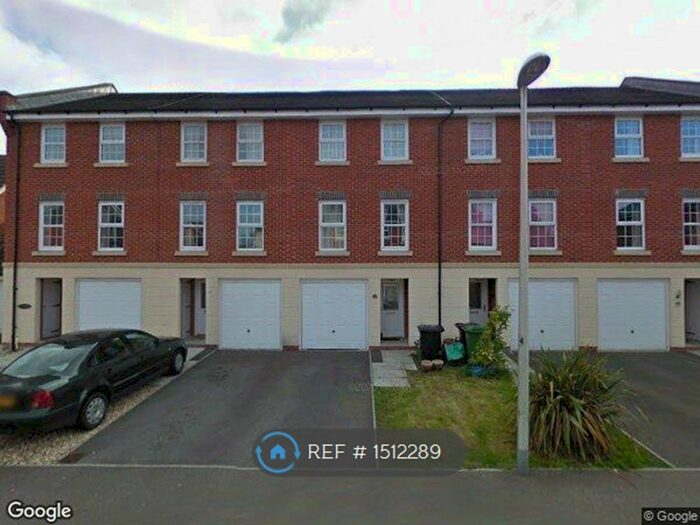 3 Bedroom Terraced House To Rent In Martingale Chase, Newbury, RG14