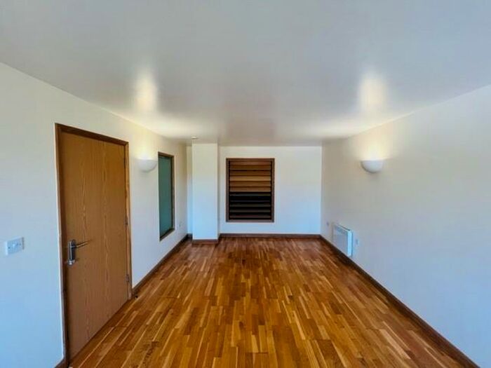 2 Bedroom Flat To Rent In Stone Street, Bradford, BD1