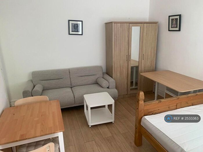 Studio To Rent In Brady Street, London, E1