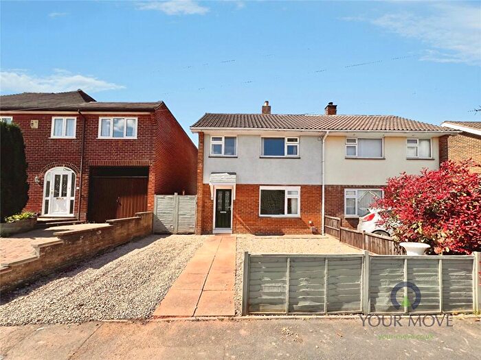 3 Bedroom Semi Detached House For Sale In Farm Close, Burton-On-Trent, Staffordshire, DE13